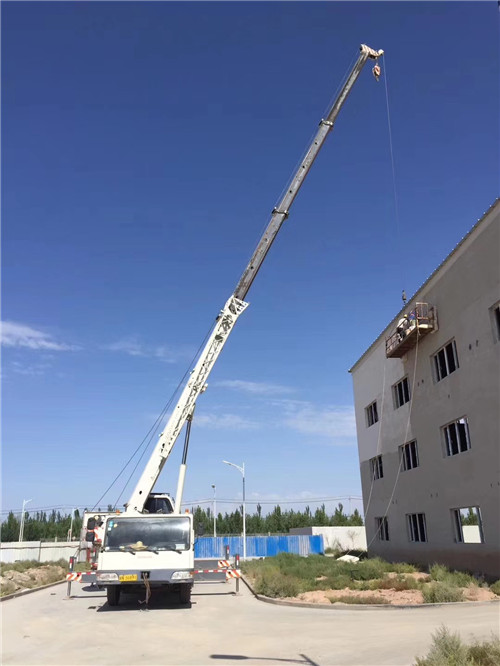 内江市“轻装强干”—— 吊车的 “轻量化臂架” 技术